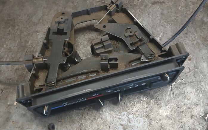 Suzuki Jimny  Panel kúrenia/klimatizácie