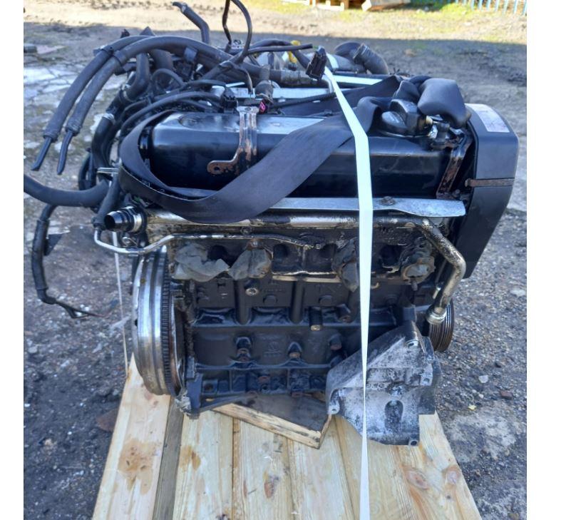 Volkswagen Passat B5 1995-2005 sedan 2.0 8v petrol MT 85 kW 2001  Motor benzín AZM