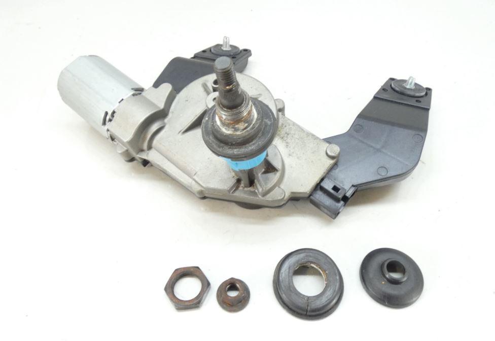 Hyundai I30 I 2007-2012 hatchback 1.4 16v petrol MT 80 kW 2009  Motorček stieračov zadný 98700-2L000