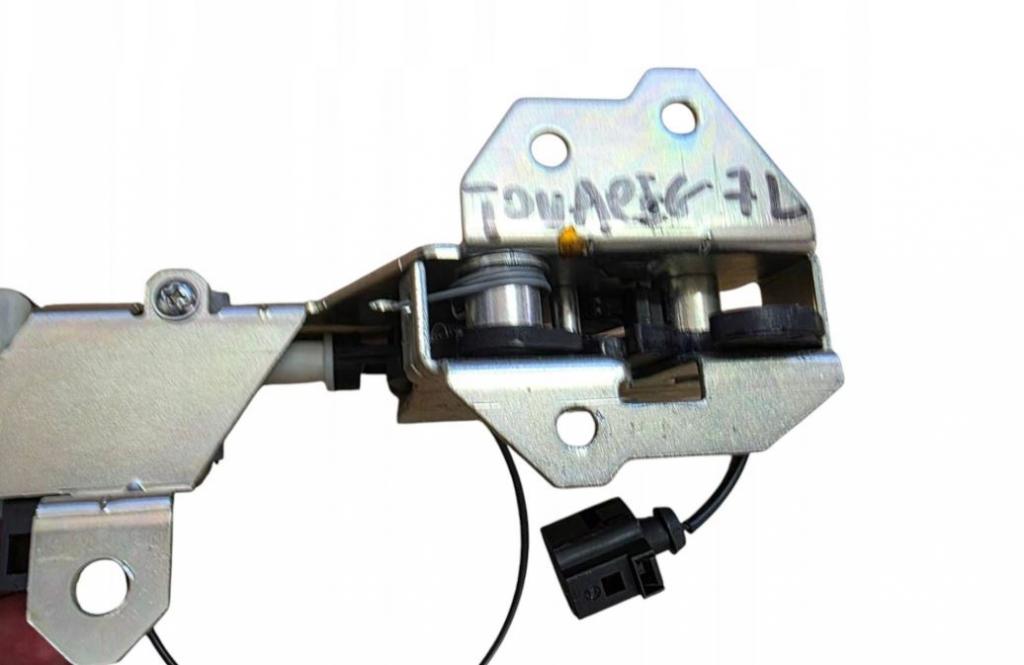 Volkswagen Touareg I 2002-2010 hatchback 2.5 TDI diesel BAC AT 128 kW 2005  Zámok zadnej kapoty 7L0827506E