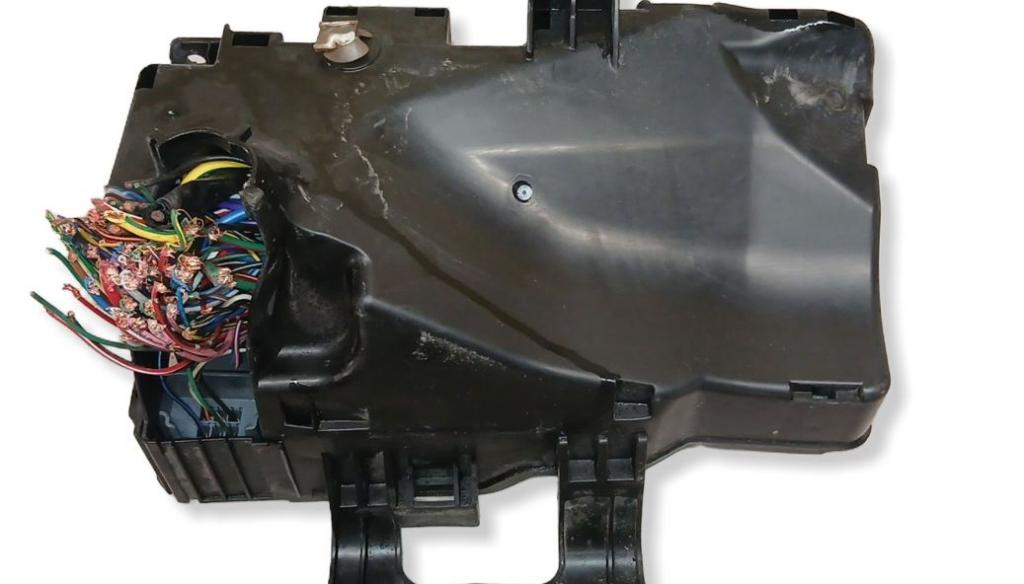 Mazda 6 II GH 2007-2012 combi 2.2 CITD diesel MT 132 kW 2011  Poistková skrinka 591940YA1