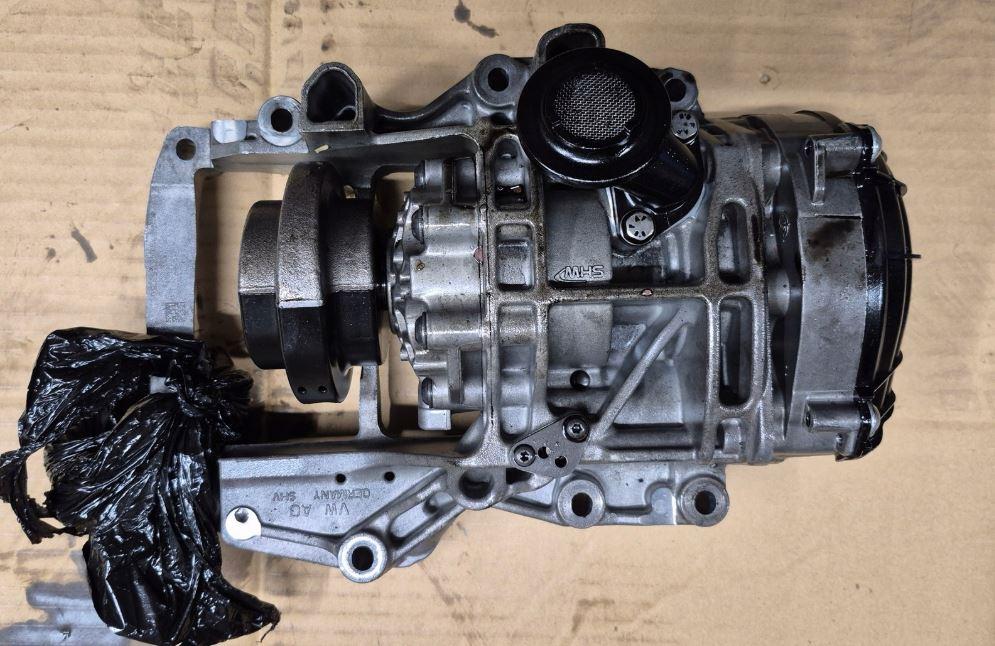 Seat Toledo IV 2012-2018 hatchback 1.4 TDI diesel MT 66 kW 2016  Olejová pumpa 04B145208G