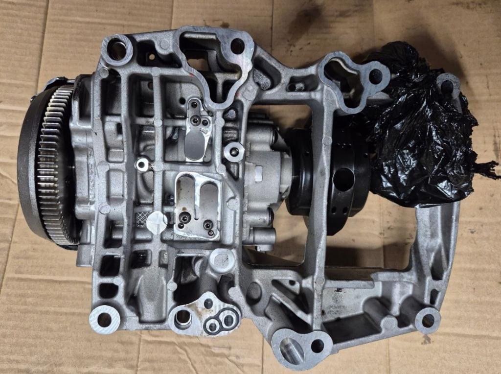 Seat Toledo IV 2012-2018 hatchback 1.4 TDI diesel MT 66 kW 2016  Olejová pumpa 04B145208G