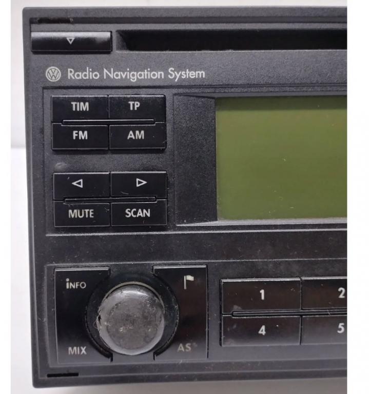 Volkswagen Bora sedan 1.6 16v petrol MT 77 kW 2001  Rádio 1J0035191 - kod k radiu nemame