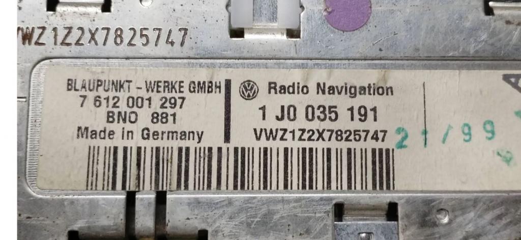 Volkswagen Bora sedan 1.6 16v petrol MT 77 kW 2001  Rádio 1J0035191 - kod k radiu nemame