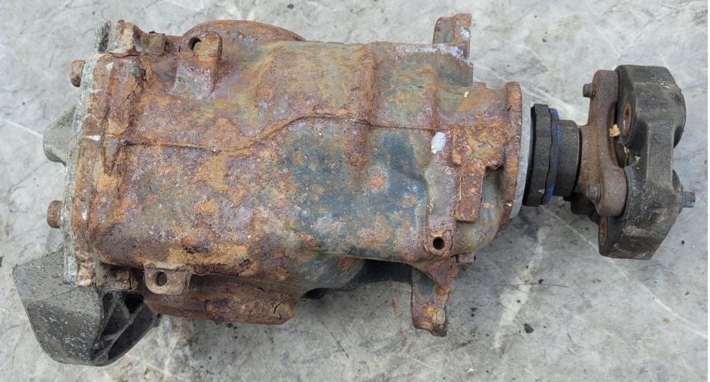 BMW   BMW F22 F23 F30 F31 32 F33 F36 2011-2018  2012  Diferenciál zadný 7599475 02  3.23