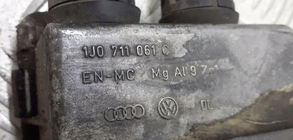 Skoda Octavia I 1996-2010 hatchback 1.9 TDI diesel MT 81 kW 2001  Rýchlostná páka (kulisa) 1J0711061C