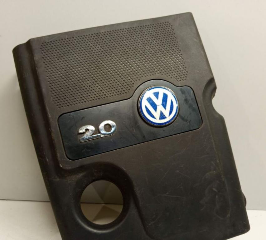 Volkswagen Passat B5 1995-2005 sedan 2.0 8v petrol MT 85 kW 2000  Kryt motora horný 06B103925F 06B103925