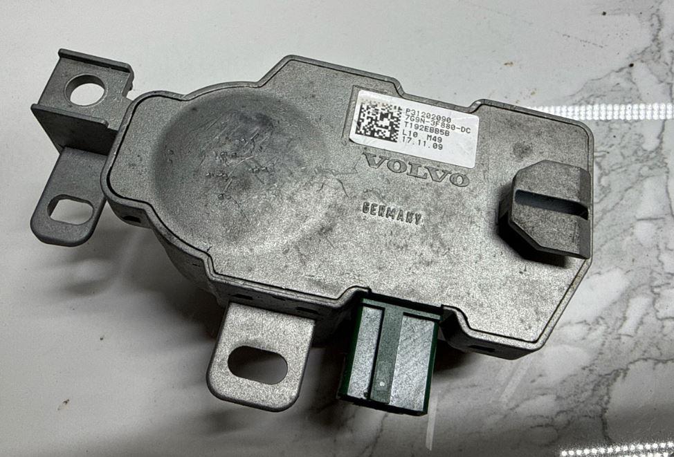 Volvo XC60 I 2008-2017 hatchback 2.4 D5 diesel MT 129 kW 2009  Blokáda (zámok) volantu P31202090