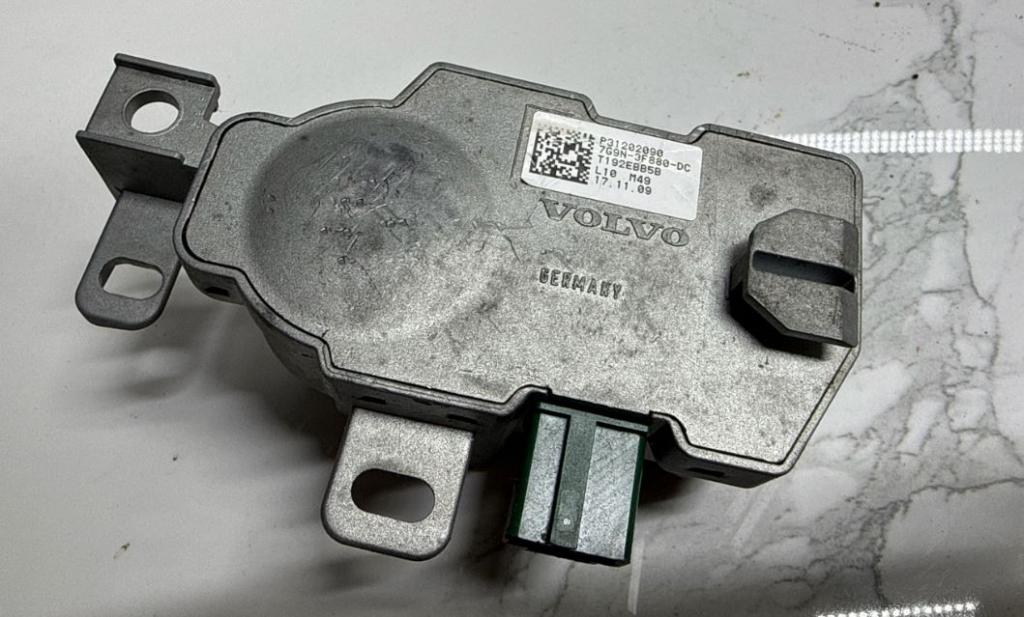 Volvo XC60 I 2008-2017 hatchback 2.4 D5 diesel MT 129 kW 2009  Blokáda (zámok) volantu P31202090