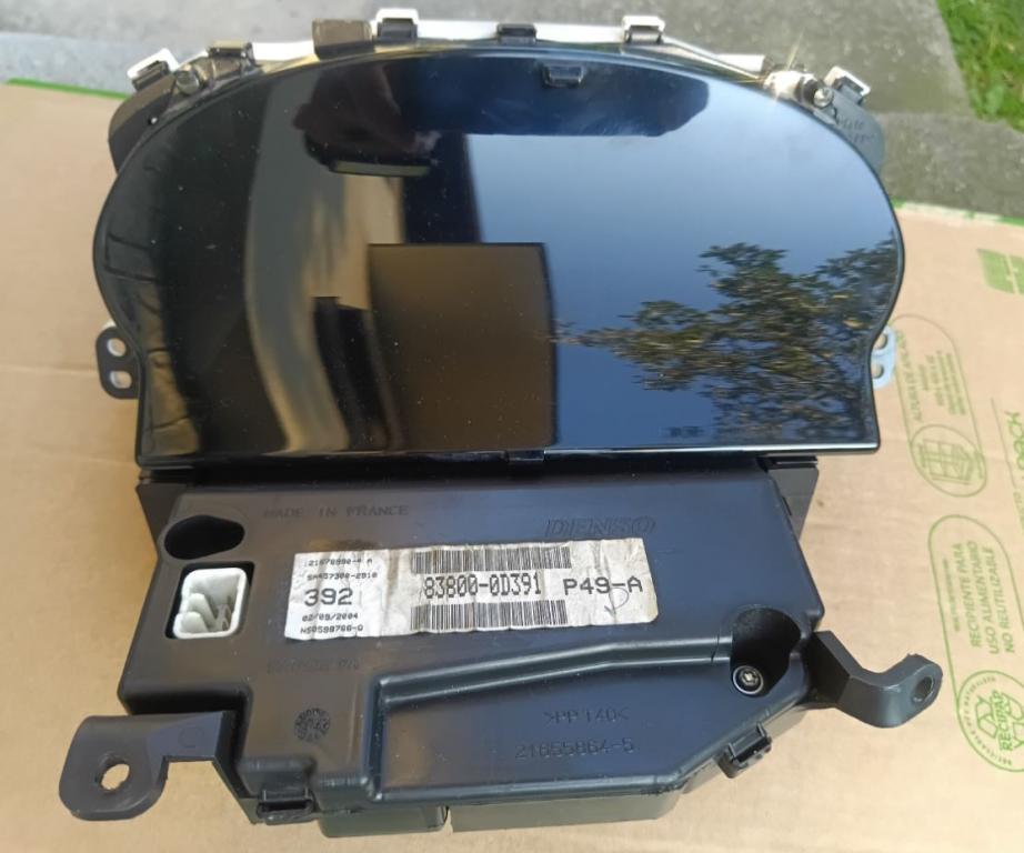 Toyota Yaris I 1999-2005 hatchback 1.0 16v petrol 50 kW 2001  Prístrojová doska 83800-0D391