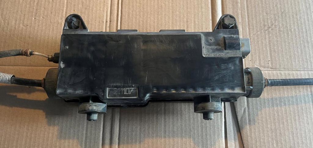 Renault Scenic II 2003-2009 hatchback 1.9 DCI diesel 96 kW 2006  Ručná brzda elektrická 8200734628