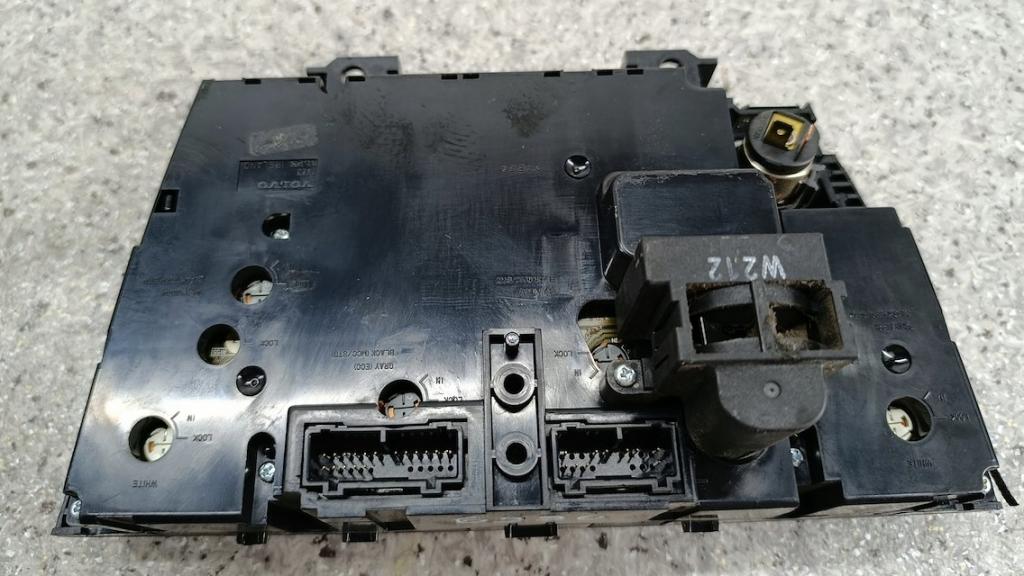 Volvo V70 II 1999-2007 combi 2.4 D5 diesel MT 120 kW 2002 Panel kúrenia/klimatizácie