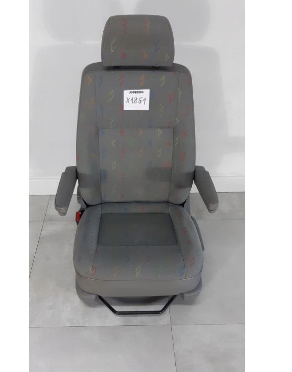 Volkswagen Transporter T5 2003-2015 hatchback 1.9 TDI diesel MT 62 kW 2008  Sedadlo predné ľavé