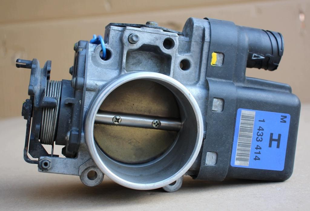 BMW 5 E39 1996-2003 sedan Škrtiaca klapka 1433414