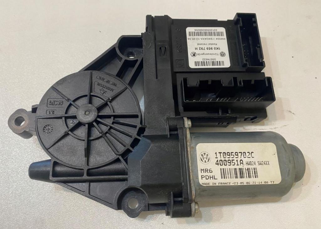 Skoda Octavia II 2004-2013 hatchback 1.9 TDI diesel MT 77 kW 2010  Motorček okien predný pravý 1K0959792H