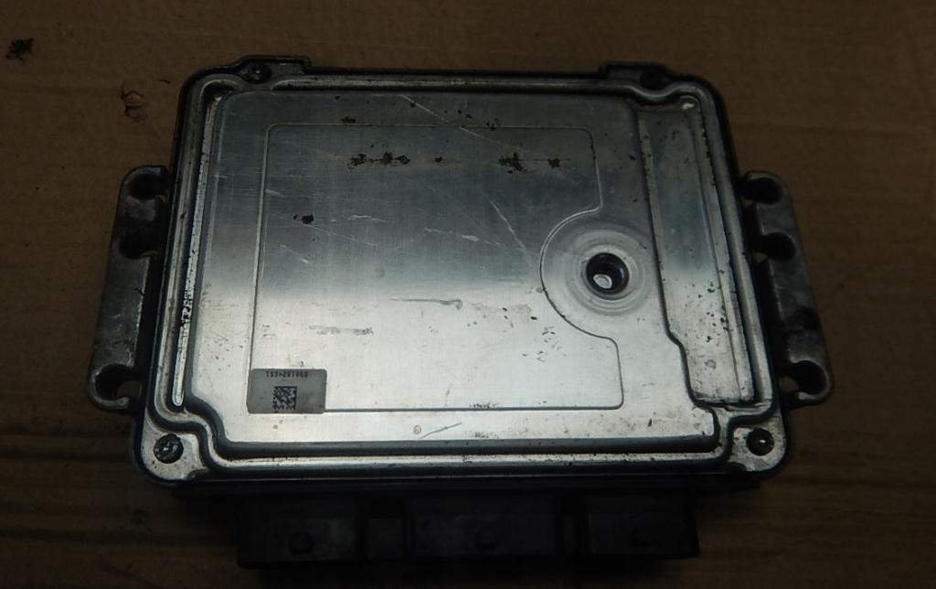 Suzuki Grand Vitara II 2005-2014 hatchback 1.9 DDiS diesel MT 95 kW 2008  Riadiaca jednotka motora 0281012657 8200518648