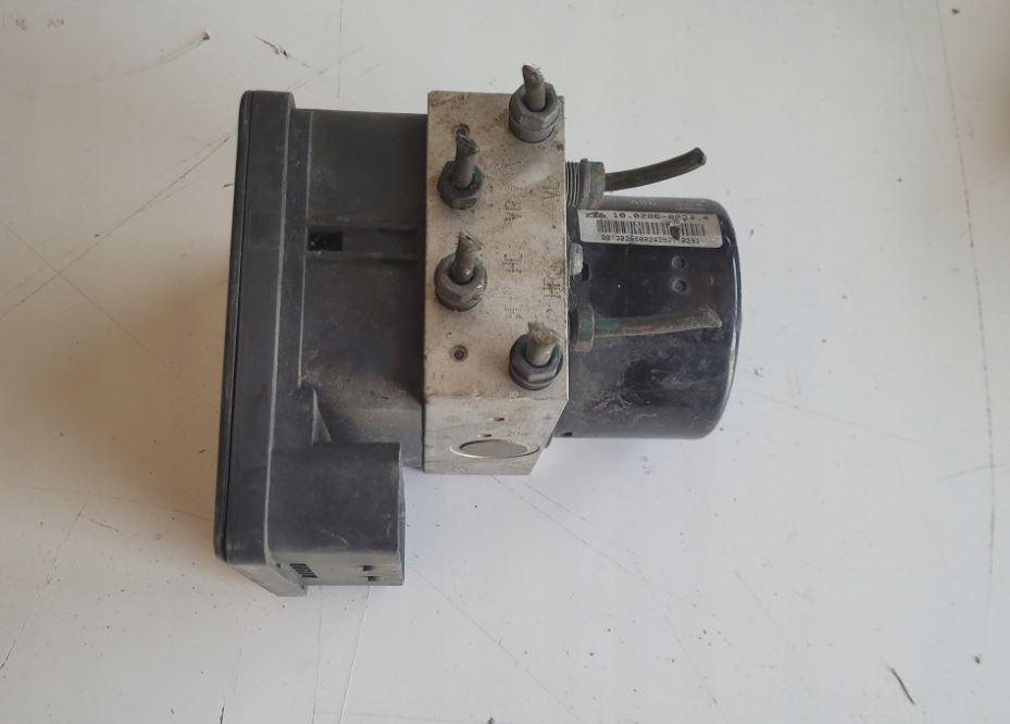 BMW 3 E46 1998-2007 sedan 2.0 petrol MT 110 kW 1999  Pumpa ABS 6759073 6759075