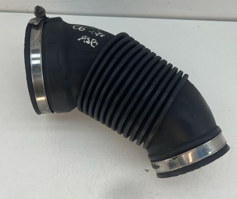 Audi A6 C6 2004-2011 combi 2.0 TDI diesel MT 103 kW 2007  Hadica chladenia vzduchu 4F0129615G