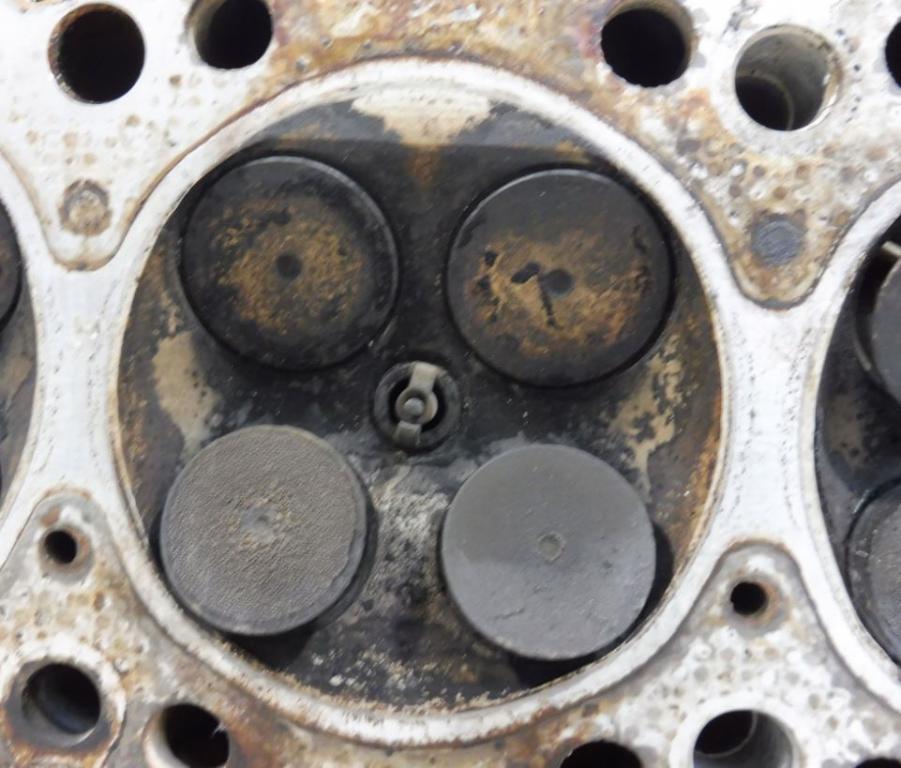 BMW 5 E39 1996-2003 sedan 2.0 petrol MT 110 kW 1996  Hlava valcov M52B20 206S3
