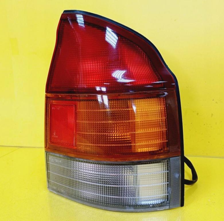 Mazda 323 hatchback 1.3 16v petrol 1995  Svetlo zadné pravé NR567
