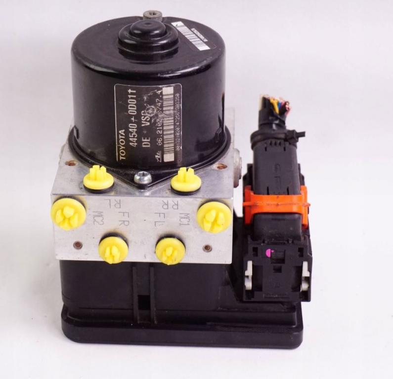 Toyota Yaris II 2005-2011 hatchback 1.0 VVTI petrol MT 51 kW 2008  Pumpa ABS 44540-0D011 89541-0D030