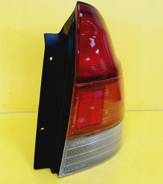Mazda 323 hatchback 1.3 16v petrol 1995  Svetlo zadné pravé NR567