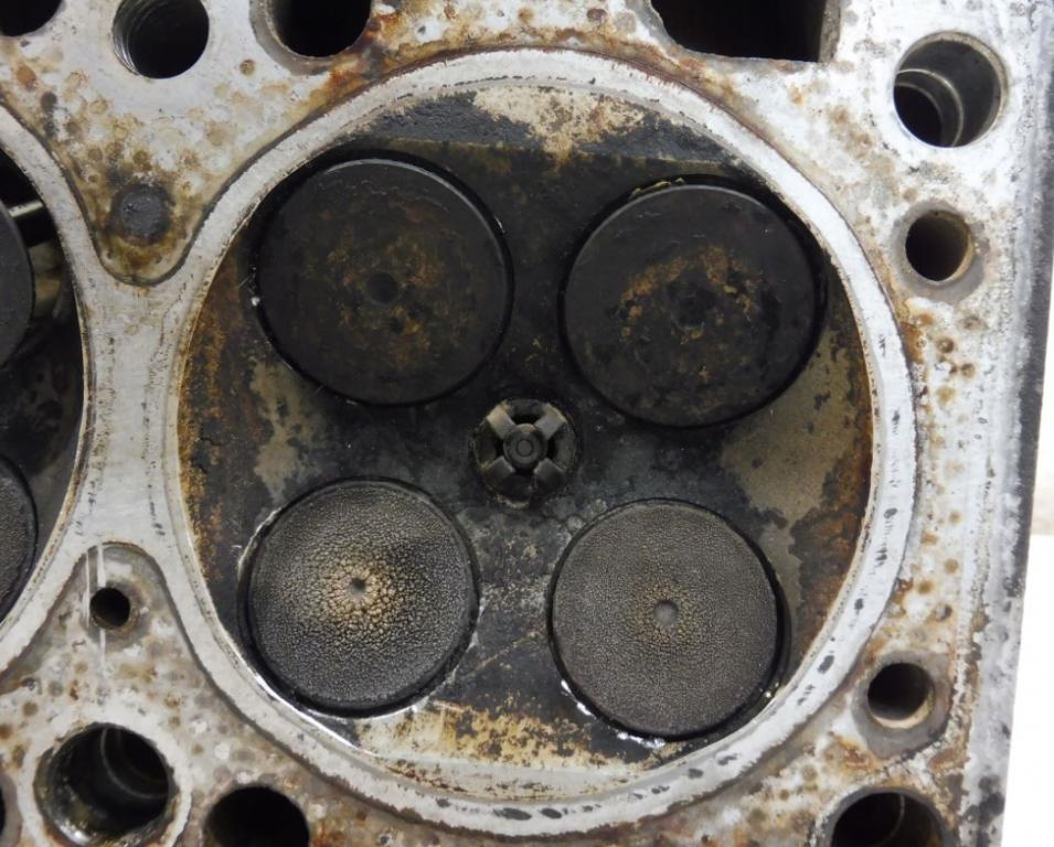 BMW 5 E39 1996-2003 sedan 2.0 petrol MT 110 kW 1996  Hlava valcov M52B20 206S3