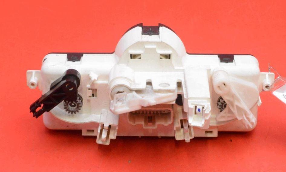 Renault Clio III 2005-2012 hatchback 1.2 16v petrol MT 55 kW 2006  Panel kúrenia/klimatizácie 030967W