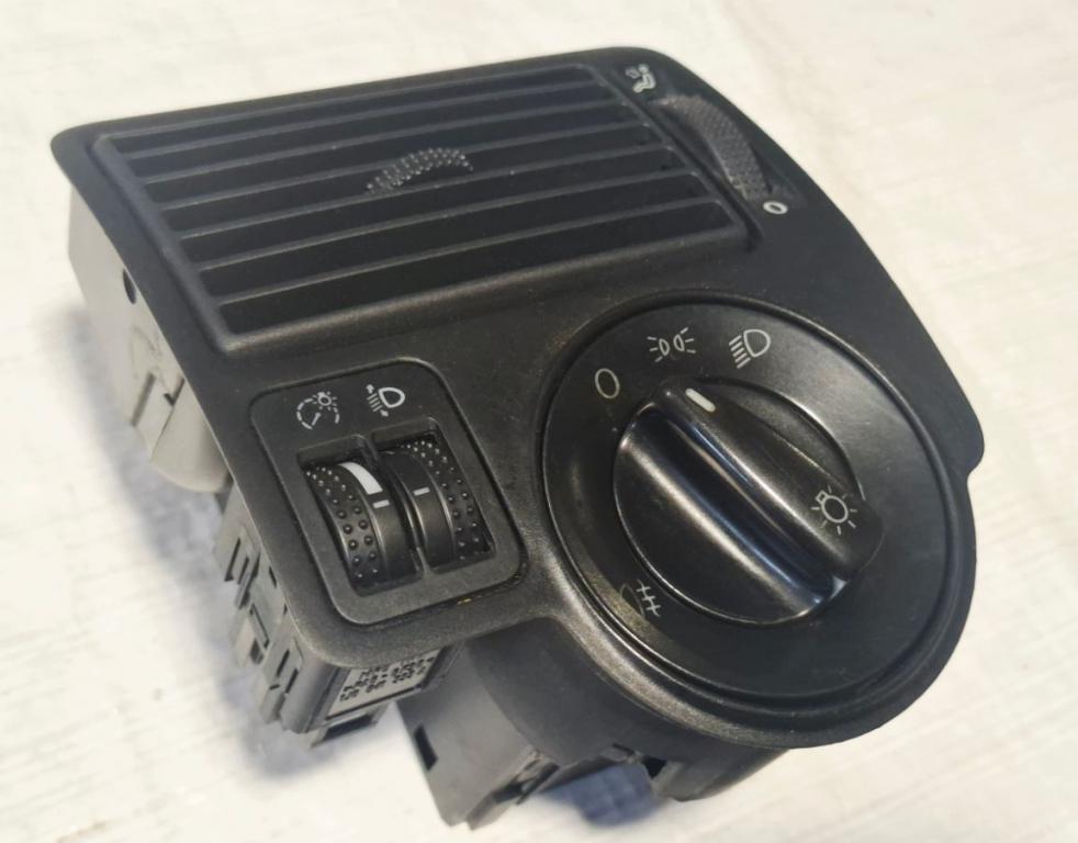 Volkswagen Golf IV 1997-2003 hatchback 1.4 16v petrol MT 55 kW 2000  Prepínač svetiel 1C0941531 1J0941333A