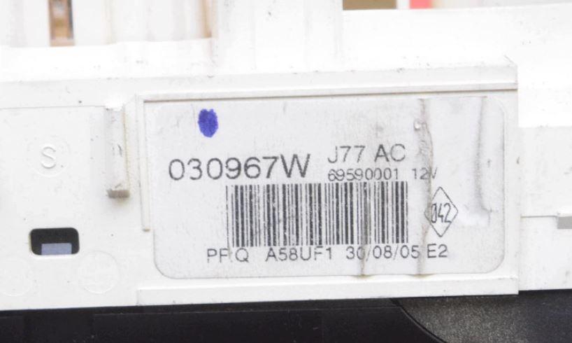 Renault Clio III 2005-2012 hatchback 1.2 16v petrol MT 55 kW 2006  Panel kúrenia/klimatizácie 030967W