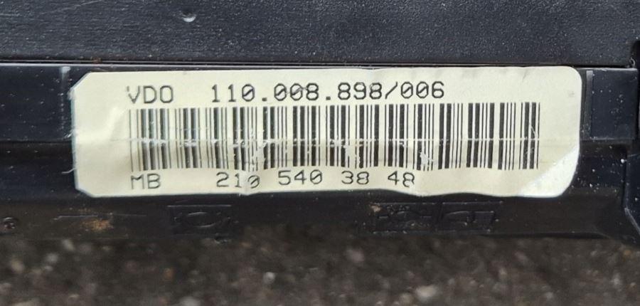 Mercedes E W210 1995-2002 sedan 2.0 KOMPRESSOR petrol MT 137 kW 2000  Prístrojová doska 2105403848