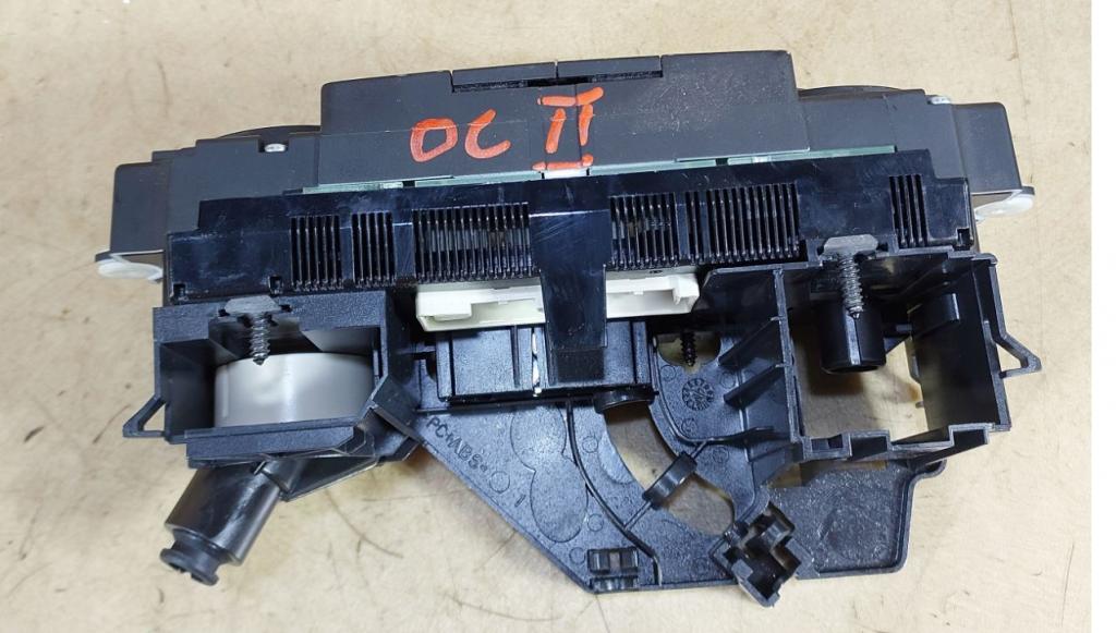 Skoda Octavia II 2004-2013 hatchback 1.9 TDI diesel MT 77 kW 2009  Panel kúrenia/klimatizácie 1Z0820045A