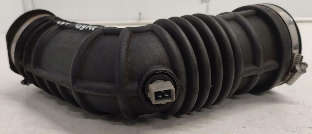 Chevrolet Aveo T250 2006-2011 hatchback 1.4 16v petrol MT 74 kW 2009  Hadica chladenia vzduchu 96808174