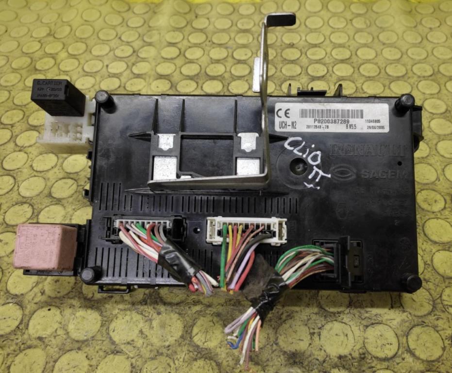 Renault Clio II 1998-2012 hatchback 1.2 16v petrol MT 55 kW 2005  Modul komfortu 8200387289