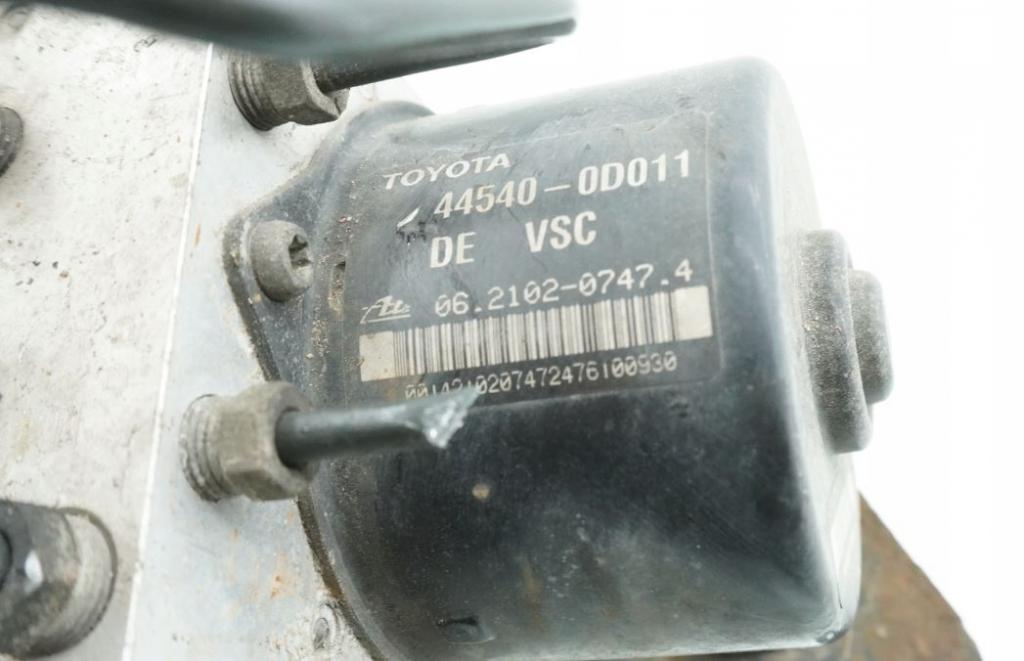 Toyota Yaris II 2005-2011 hatchback 1.0 VVTI petrol MT 51 kW 2008  Pumpa ABS 44540-0D011 89541-0D030
