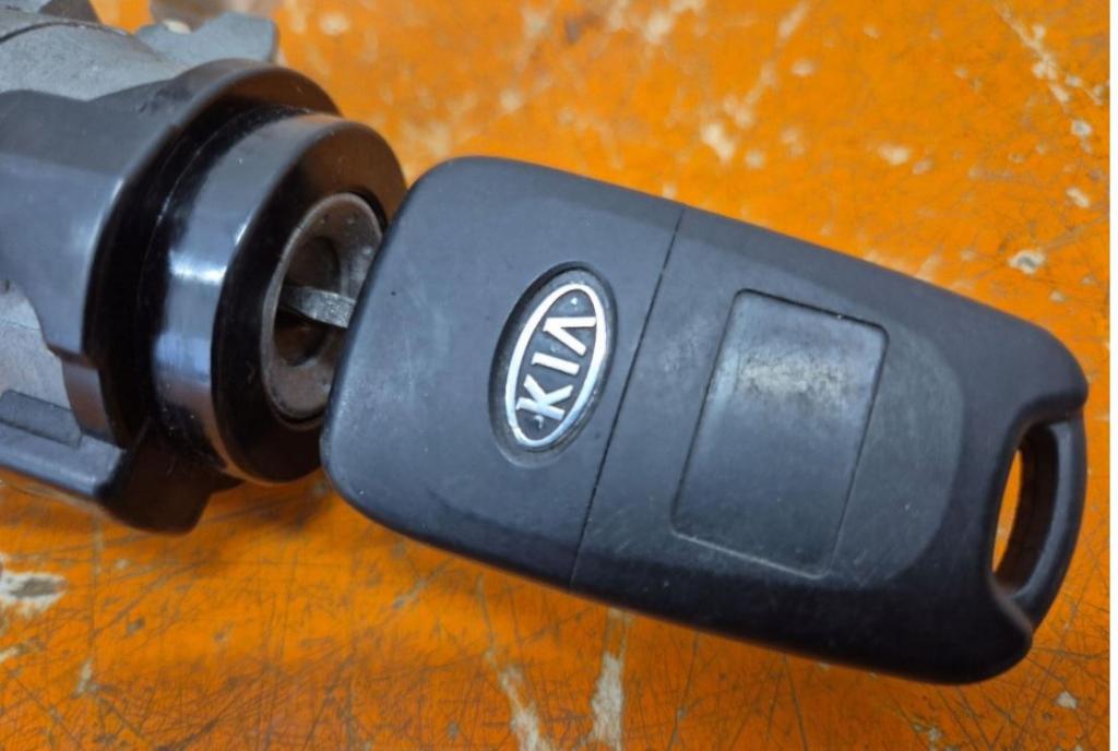 Kia Ceed I 2006-2012 hatchback 1.6 CRDI diesel MT 66 kW 2008  Spínacia skrinka