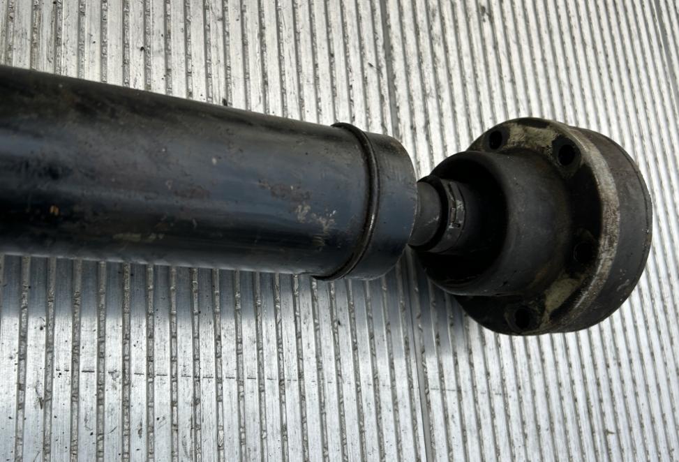 Audi A4 B6 2000-2004 Kardaňový hriadeľ 8E0521101M