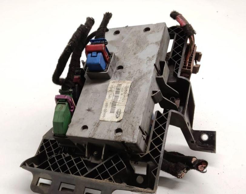 Iveco Daily IV 2006-2014 3.0 HPT diesel F1CE0481H MT 130 kW 2007  Poistková skrinka 69502288 50344008011C 503440080110