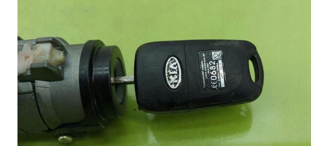 Kia Ceed I 2006-2012 hatchback 1.4 16v petrol MT 66 kW 2011  Spínacia skrinka