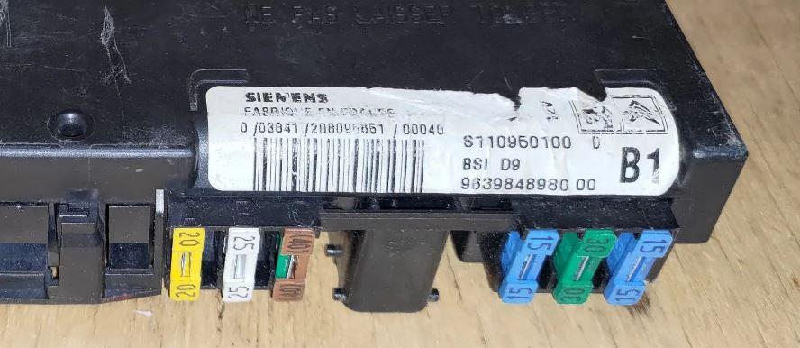 Peugeot 406 sedan 1.8 16v petrol MT 81 kW 1997  Modul komfortu 9639848980 ; S110960100