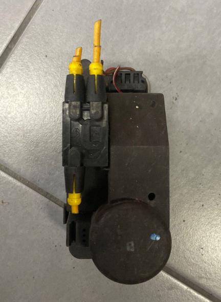 Mercedes E W124  W168 Pumpa centrálneho zámku 0132006328 1248001148
