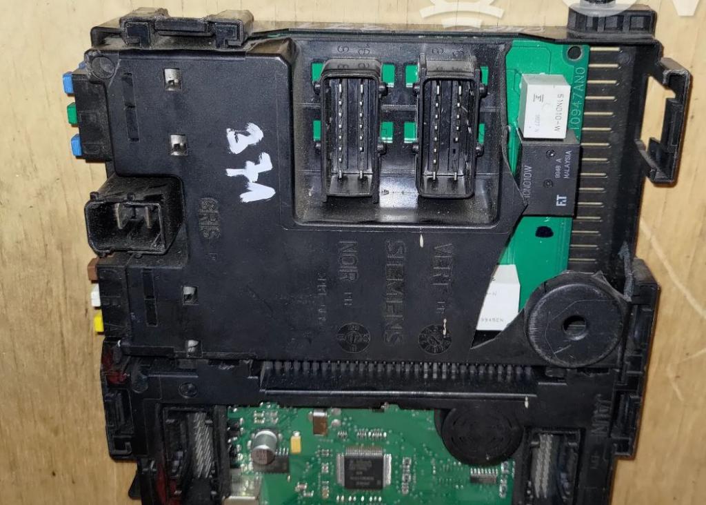 Peugeot 406 sedan 1.8 16v petrol MT 81 kW 1997  Modul komfortu 9639848980 ; S110960100