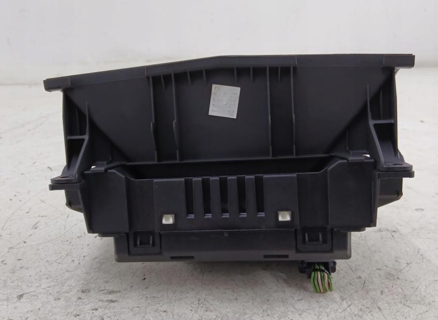 Opel Astra III 2004-2014 combi 1.6 16v petrol MT 85 kW Displej 13301077