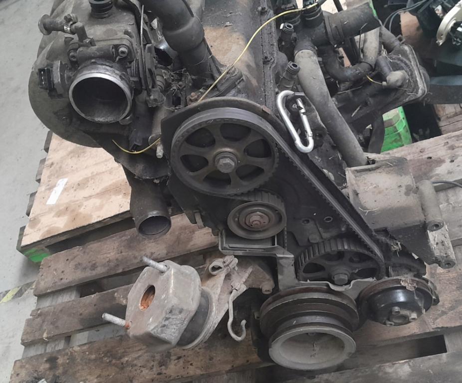 Volkswagen Transporter T4 1990-2003 hatchback 2.0 8v petrol MT 62 kW 1992  Motor benzín AAC