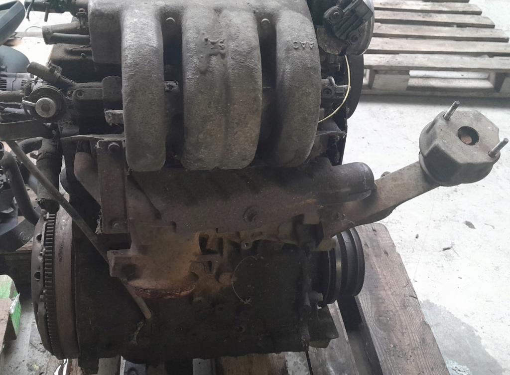 Volkswagen Transporter T4 1990-2003 hatchback 2.0 8v petrol MT 62 kW 1992  Motor benzín AAC