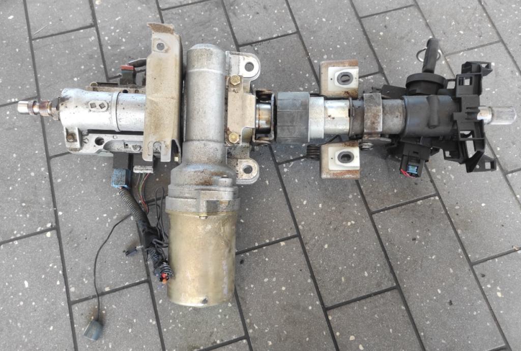 Opel Corsa C 2000-2006 hatchback Posilňovač riadenia 24463940 24463937