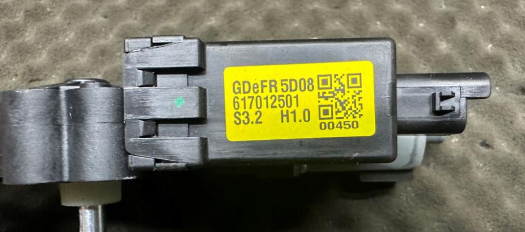 Hyundai I30 II 2012-2016 hatchback 1.4 16v petrol MT 73.2 kW 2012  Motorček okien zadný pravý 82460-A6010