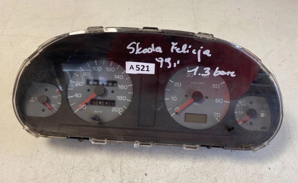 Skoda Felicia hatchback 1.3 petrol MT 1999  Prístrojová doska 6U0919033G