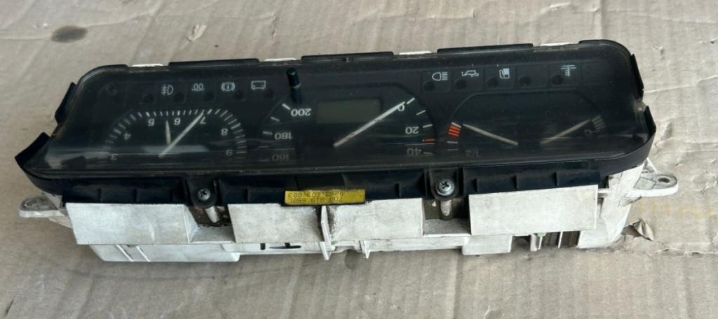 Volkswagen Transporter T4 1990-2003 1.9 D diesel 45 kW 1995  Prístrojová doska 7D0919850L